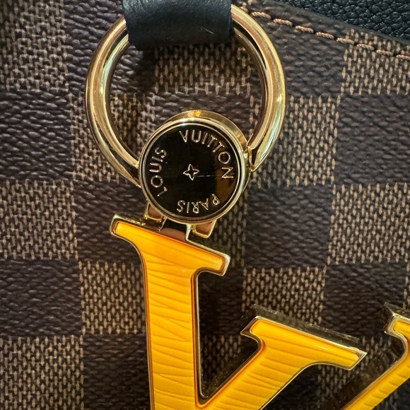 Authentic Louis Vuitton Damier Ebene LV Riverside Tote - Picture 3 of 17